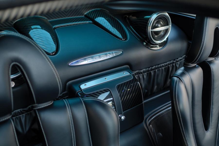 Детали интерьера Pagani Huayra 2013 года  (NA) (фото 24 из 112)
